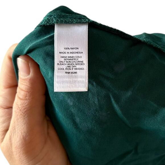 Womens Top Size Medium Dark Green Open Shoulder Business Casual Professional Fun - Picture 6 of 9